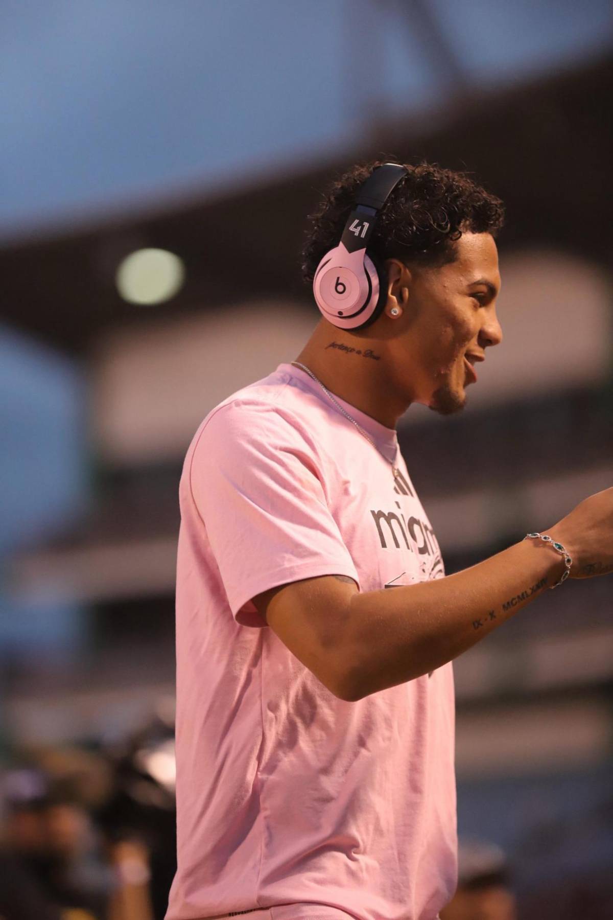 Aficionada logró tomarse la foto de su vida: así fue la llegada de Messi al Olímpico previo al inicio del Inter Miami-Olimpia