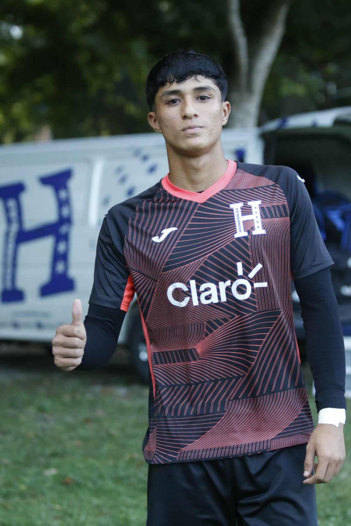 La Sub 17 de Honduras afinó detalles para viajar a Qatar: La exfigura de la 'H' que llegó a hablar con Luis Suazo y los niños pidiendo autógrafos
