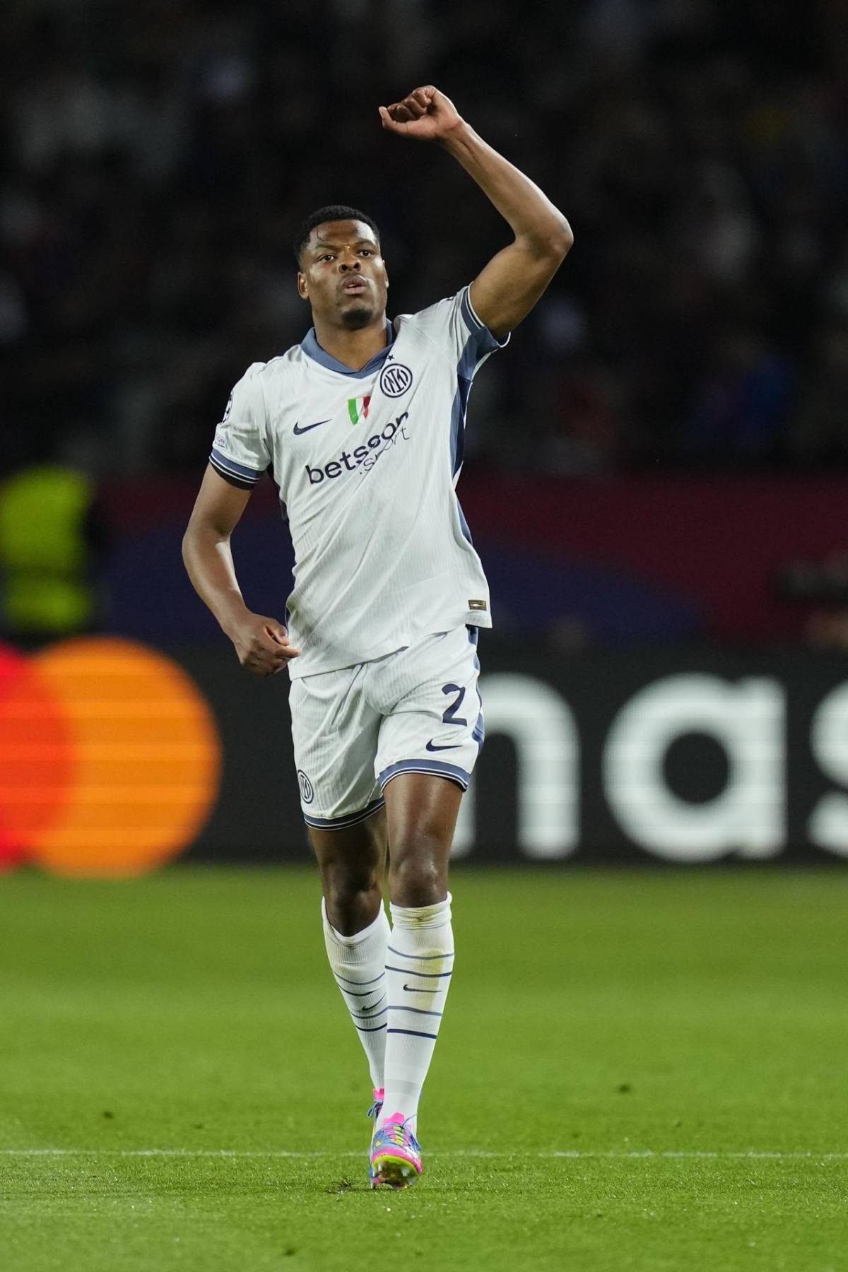 El VAR salvó al Barcelona por un milímetro, Messi 'opaca' a Yamal en redes, Flick tiene nueva pesadilla e Inter recibe tremendo golpe