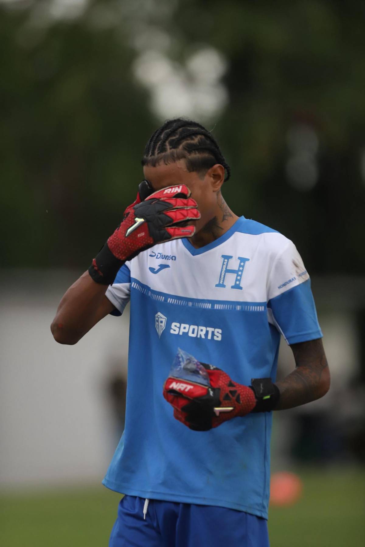 Supremo sorprende con su anuncio, el 'infiltrado' en el entrenamiento y los tiktokers que regresan ante Brasil