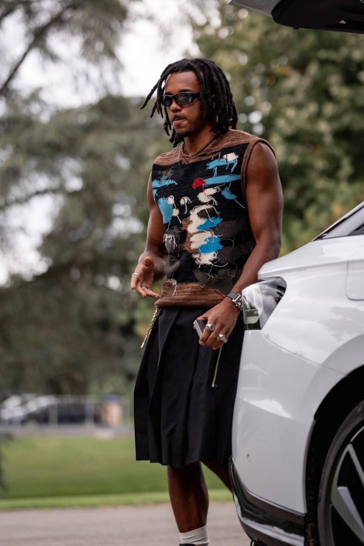 Koundé llegó con una falda a la concentración de Francia: “Me encanta buscarme a mí mismo”