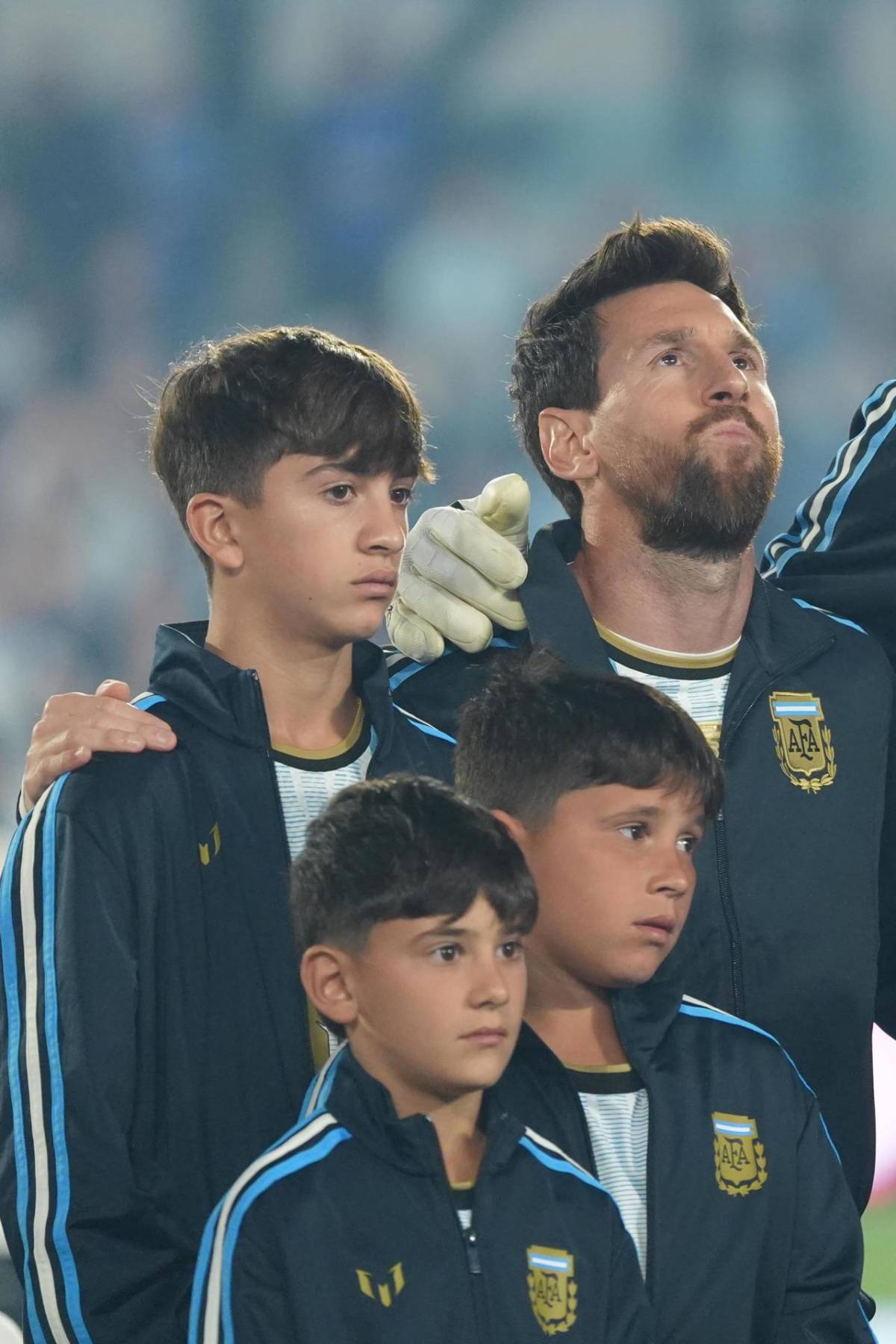 Adiós Messi: Scaloni se quiebra, las lágrimas de Leo y el regalo que le dio el árbitro