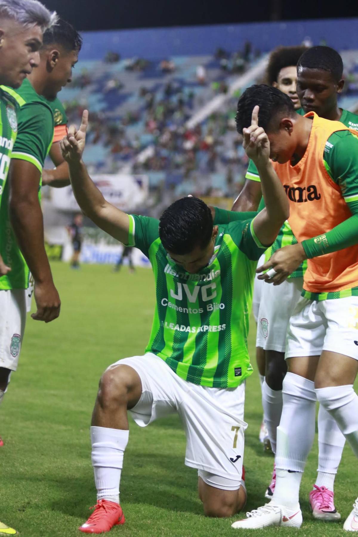 ¿Quién era la del Iphone? Jugador directo al hospital y los 2 refuerzos de Marathón