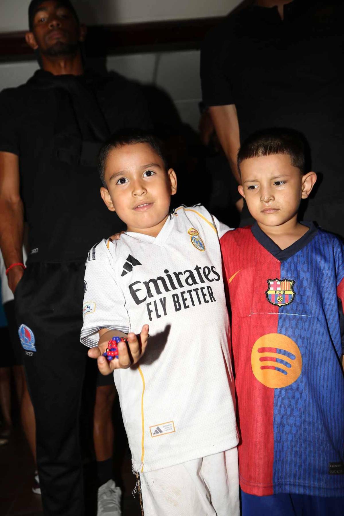 ¡Una locura de banderazo! Afición del Olimpia se desborda junto al plantel pensando en la corona 39