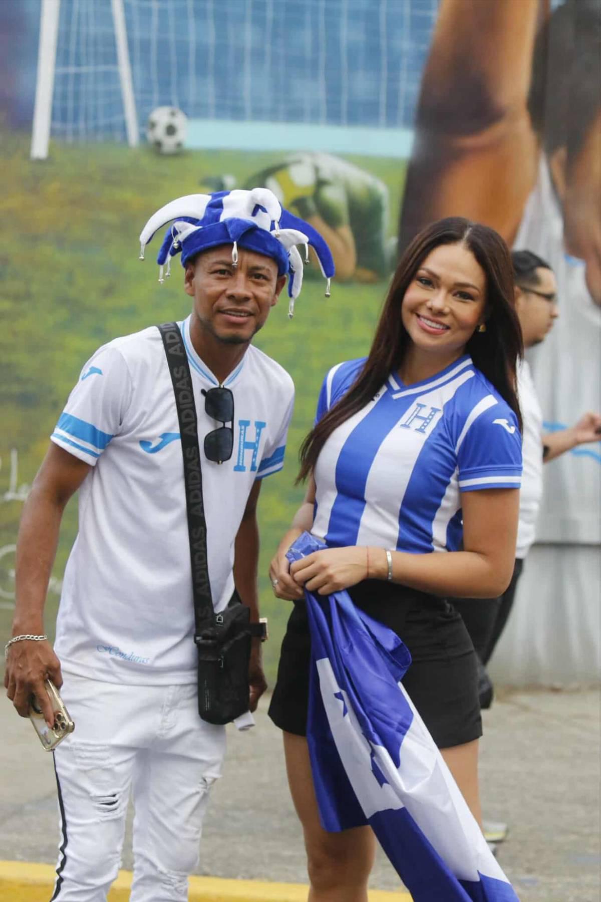 ¡Robaron suspiros! Las bellas chicas que engalanaron el Morazán para el Honduras vs Costa Rica por la eliminatoria