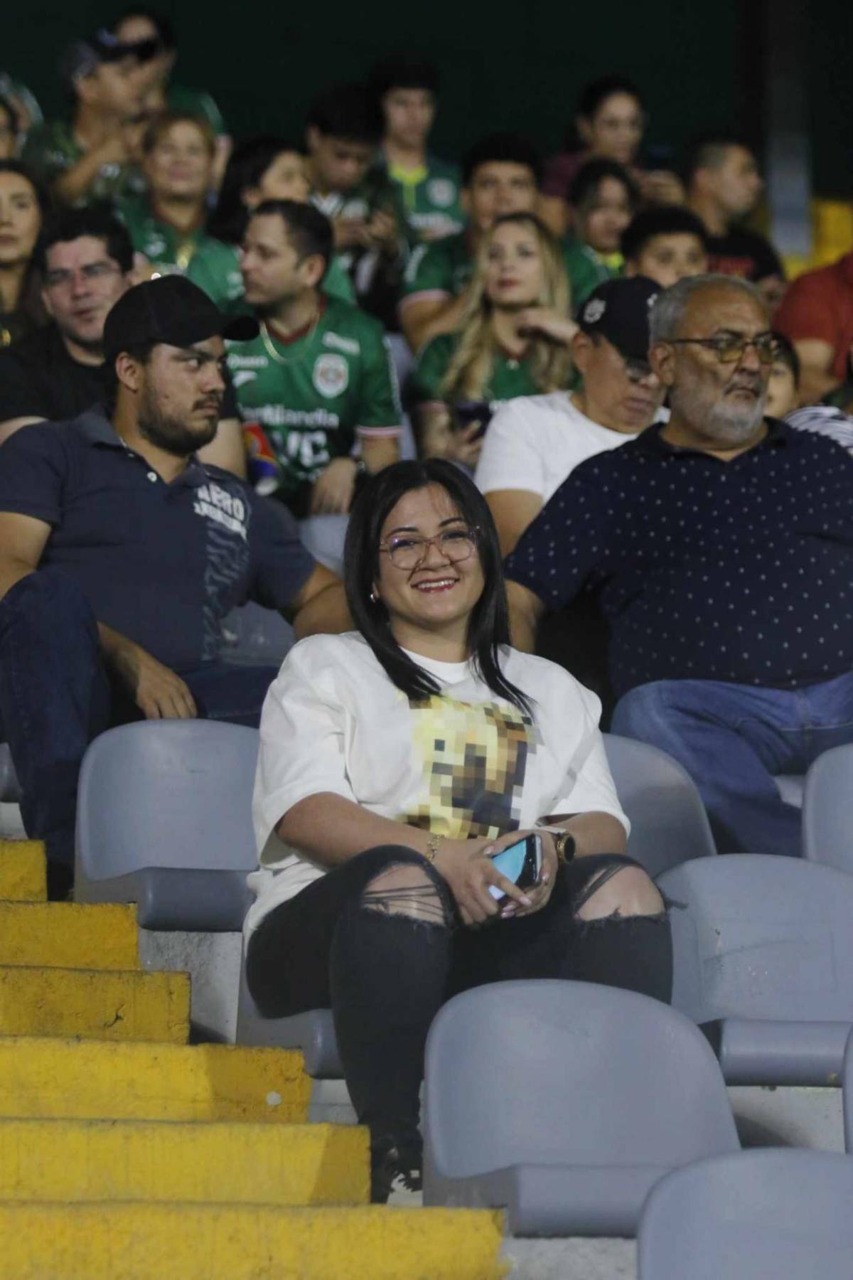 ¡Qué muñecas! Hermosas chicas levantaron suspiros en el Marathón-Motagua que se jugó en el Morazán
