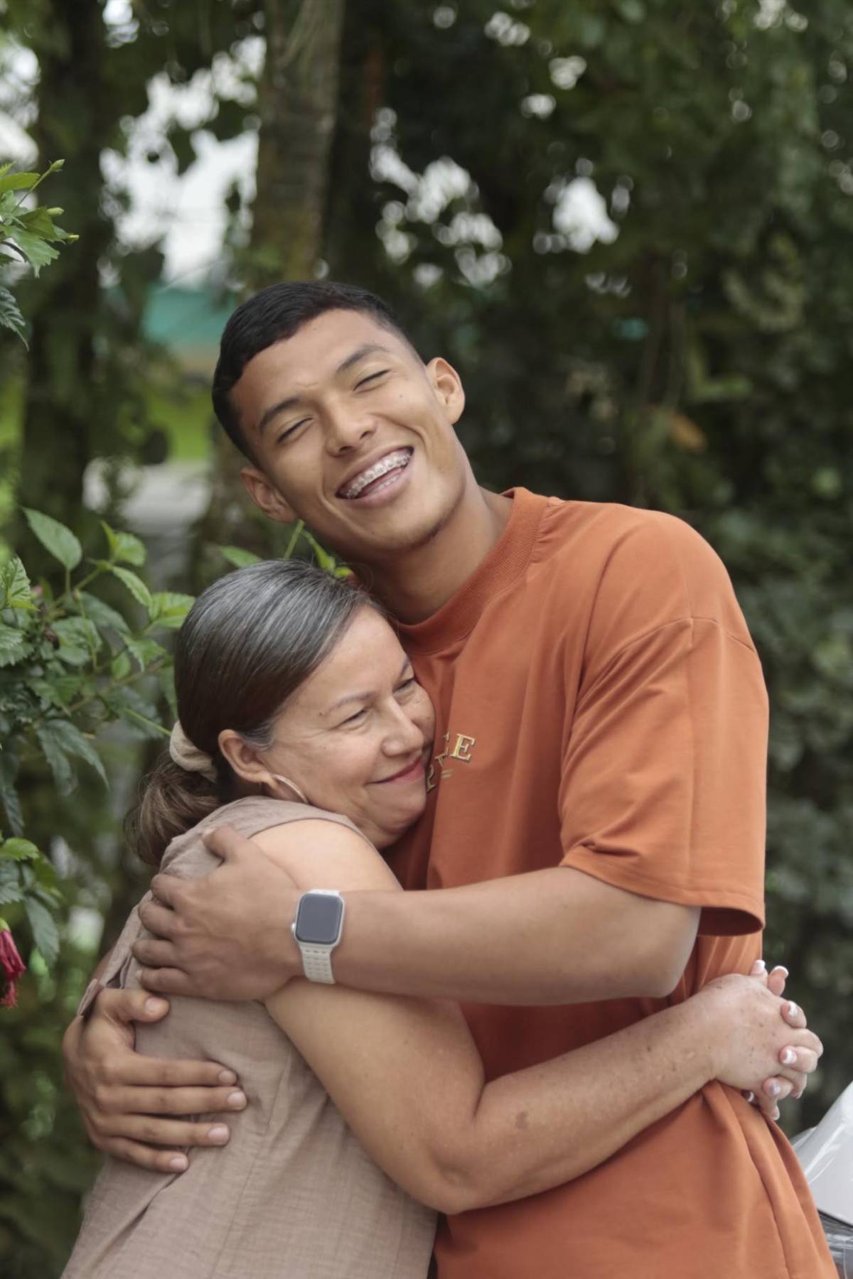 En la playa con su amor, paseo en mototaxi y abrazo en familia: Onán Rodríguez y los momentos tras fichar con Olimpia