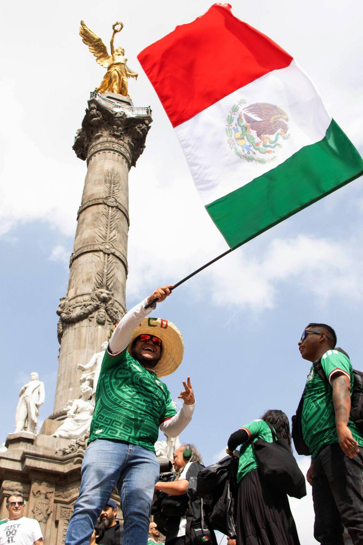 ¡El Azteca es una locura! Así se vive la fiesta previo a la inauguración del Mundial