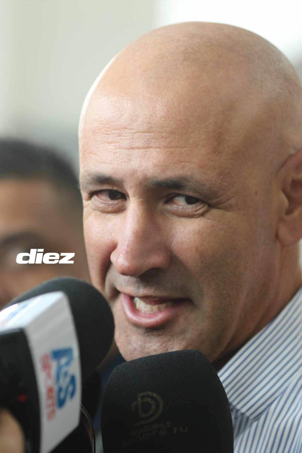 ¿Qué significa el amuleto en su mano?: así fue la llegada de Eduardo Espinel, nuevo técnico de Olimpia