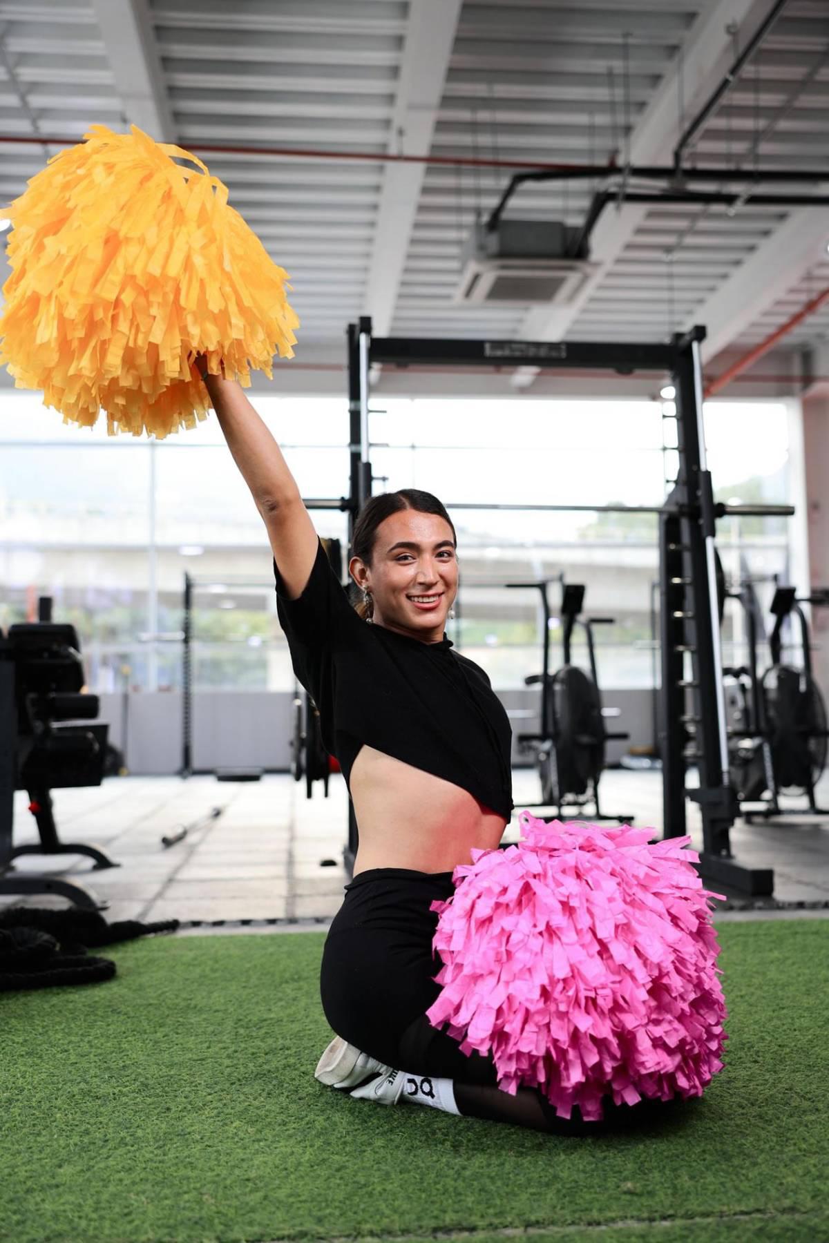 ¡Derroche de hermosura! Así se preparan las bellas pomponeras para el partido de tiktokers entre Honduras y El Salvador