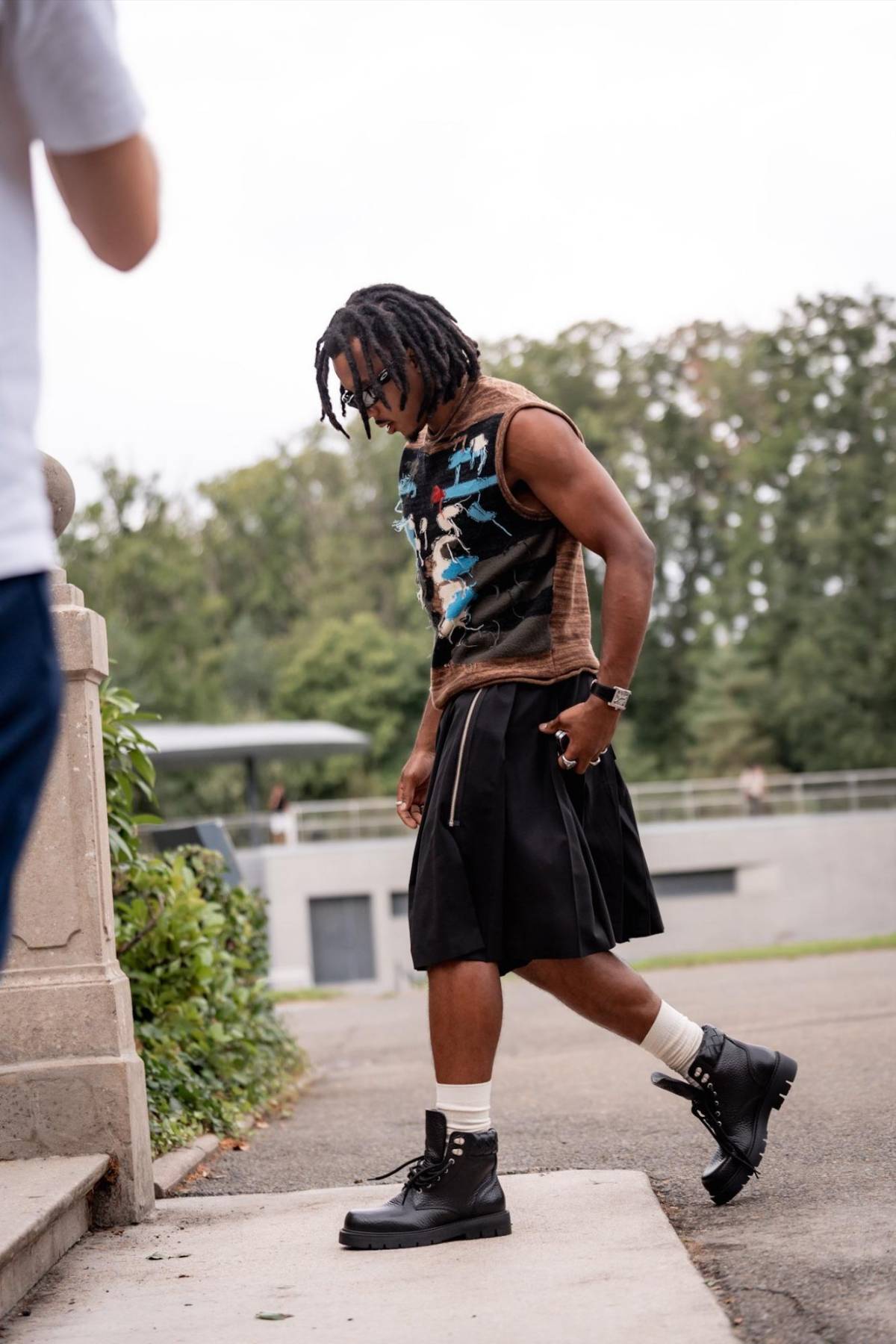 Koundé llegó con una falda a la concentración de Francia: “Me encanta buscarme a mí mismo”