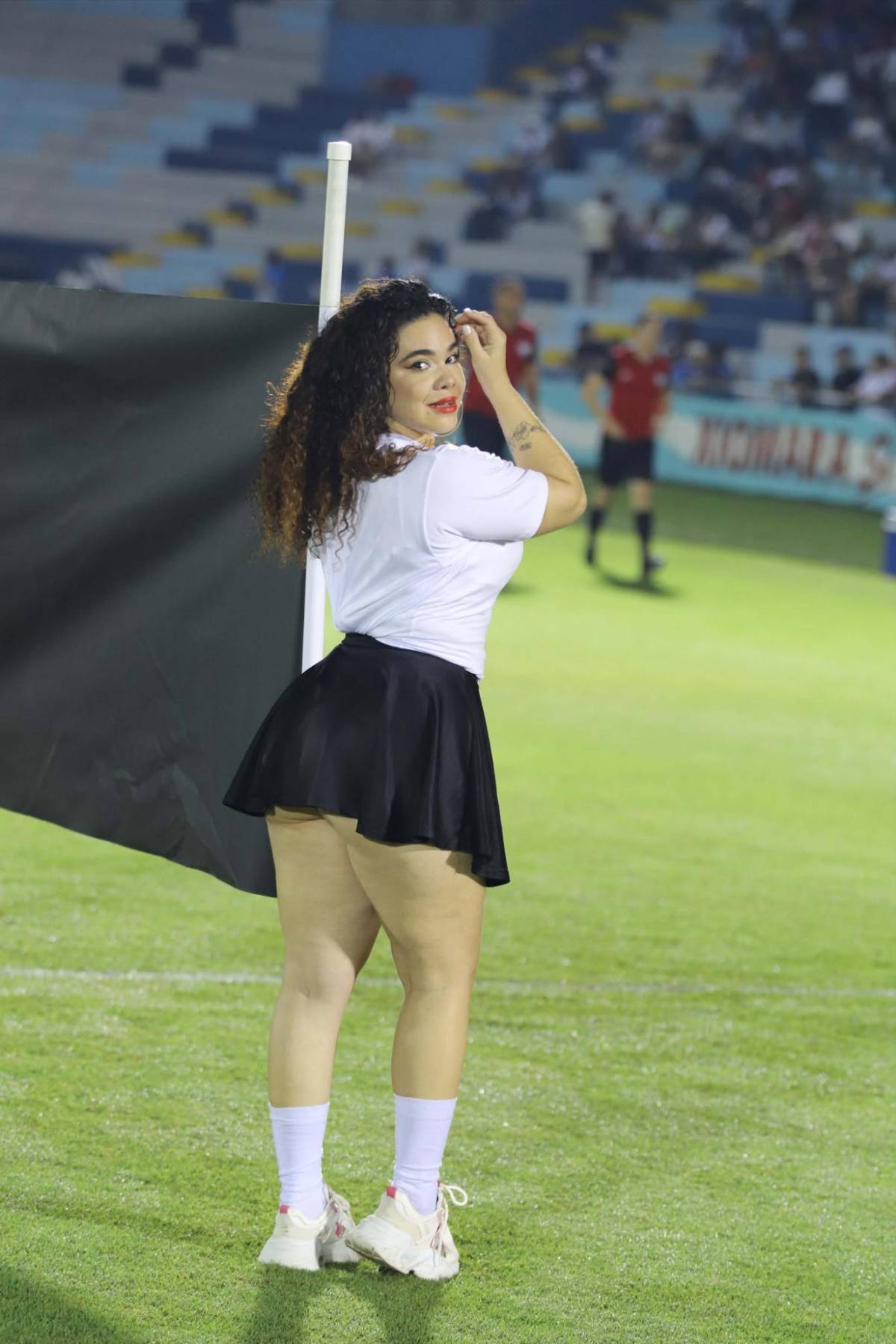 ¿Quién es la guapa colocha que robó suspiros en La Ceiba? La belleza y las familias coparon el duelo Victoria vs Olimpia