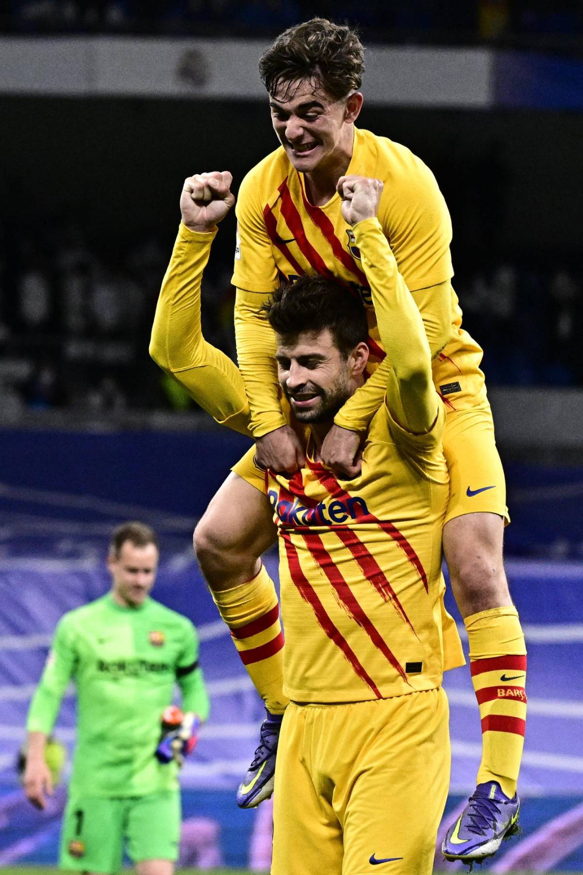 NO SE VIO EN TV: El monumental enfado de Xavi, el sorpresivo mensaje de Shakira y crack del Barcelona consuela a Modric