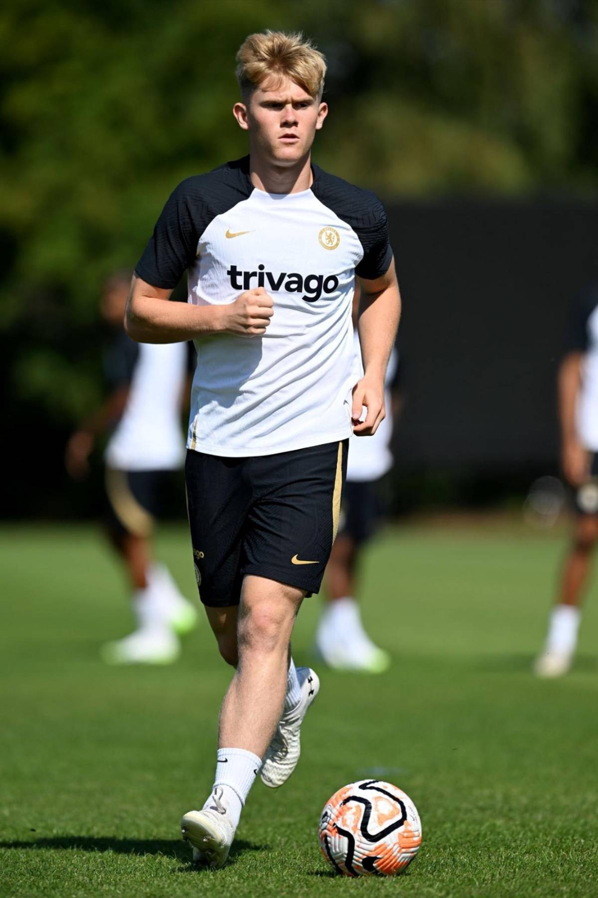 El inesperado delantero que fue ofrecido a Real Madrid, Mbappé toma decisión final y la décima salida de Barcelona