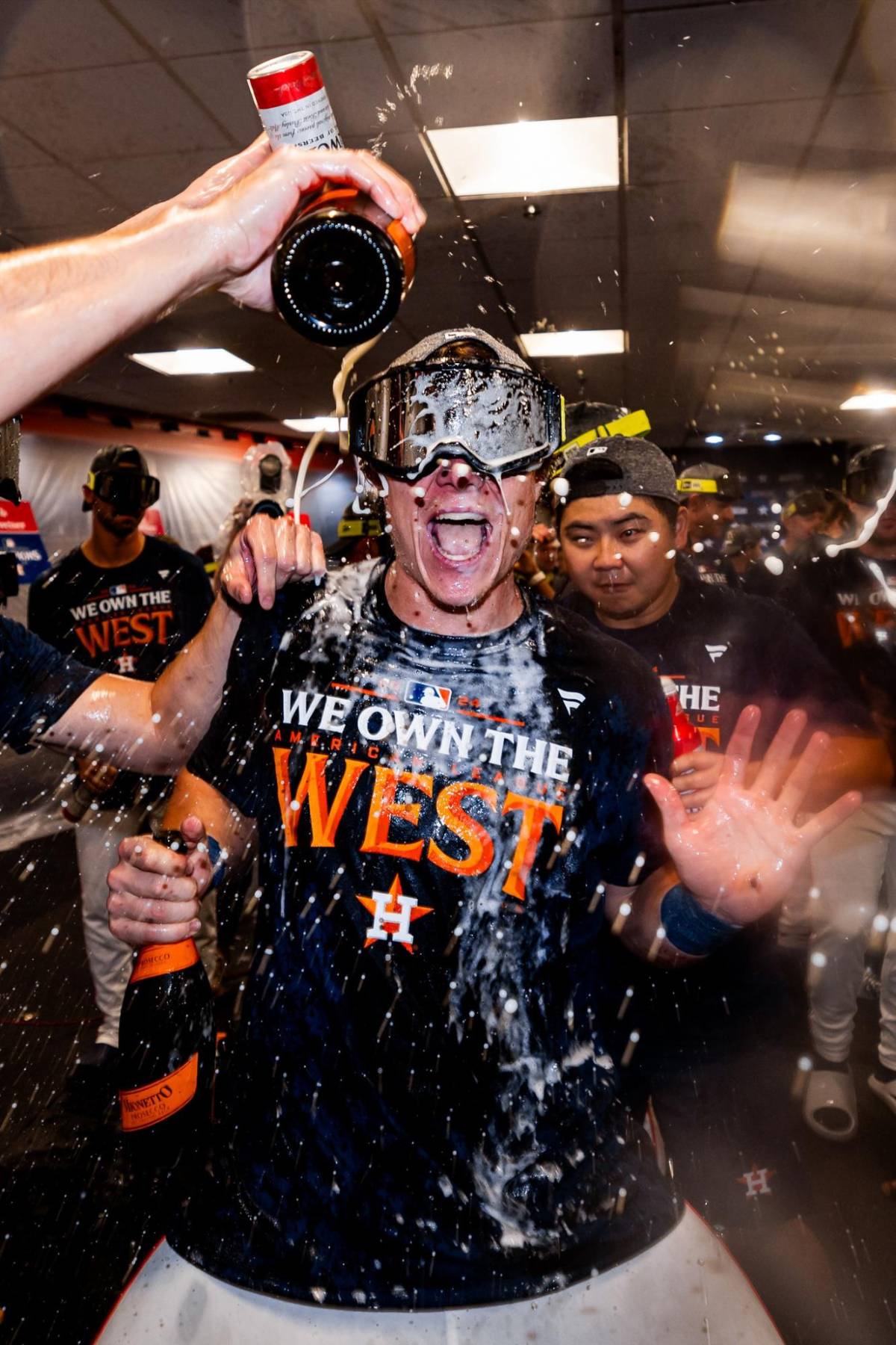 Mauricio Dubón recibió sorpresa y Astros de Houston desatan locura en celebración tras ganar división oeste en MLB