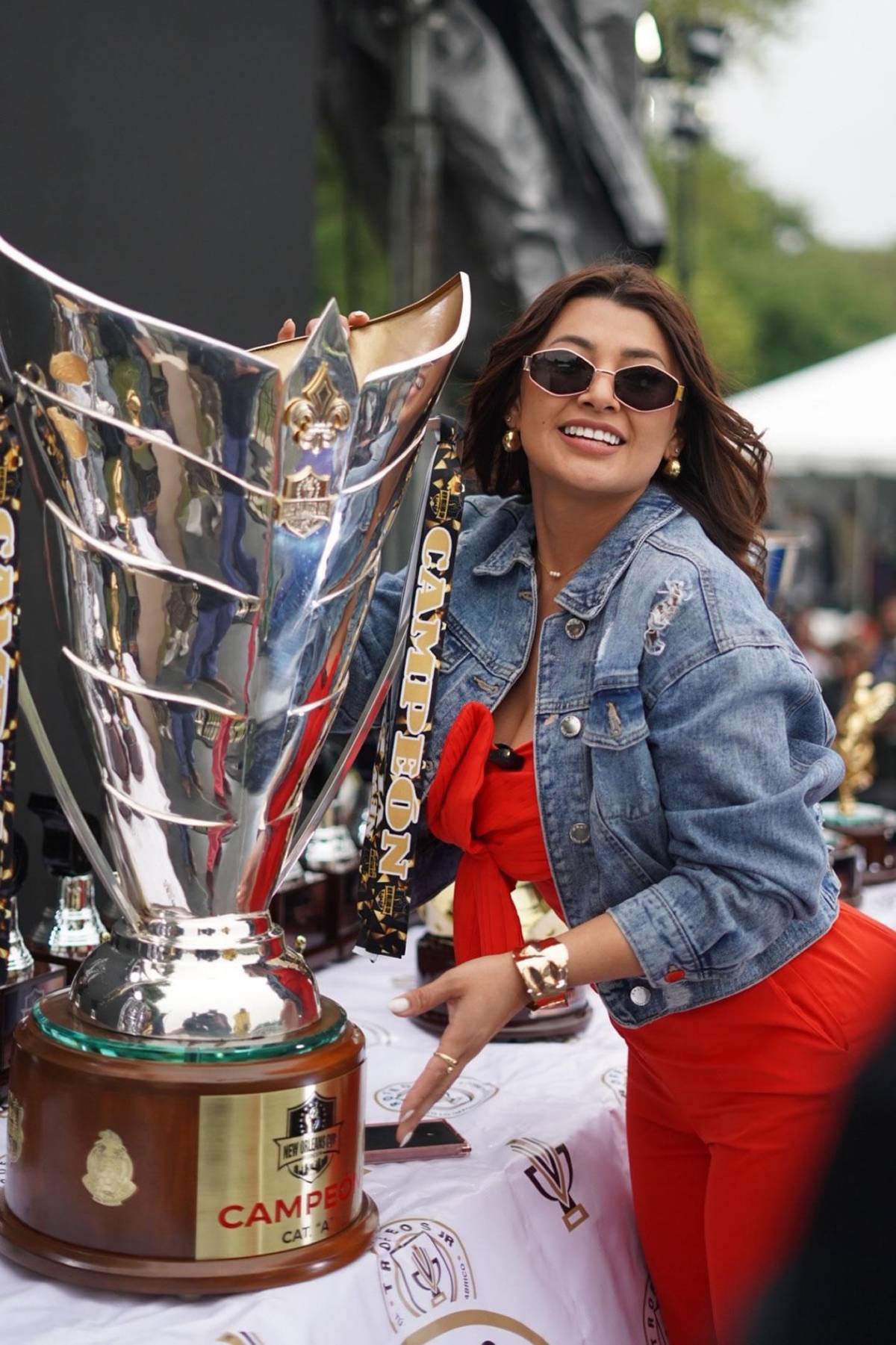 Milagro Flores roba suspiros en Estados Unidos: la presentadora y los exjugadores que asistieron a la New Orleans Cup