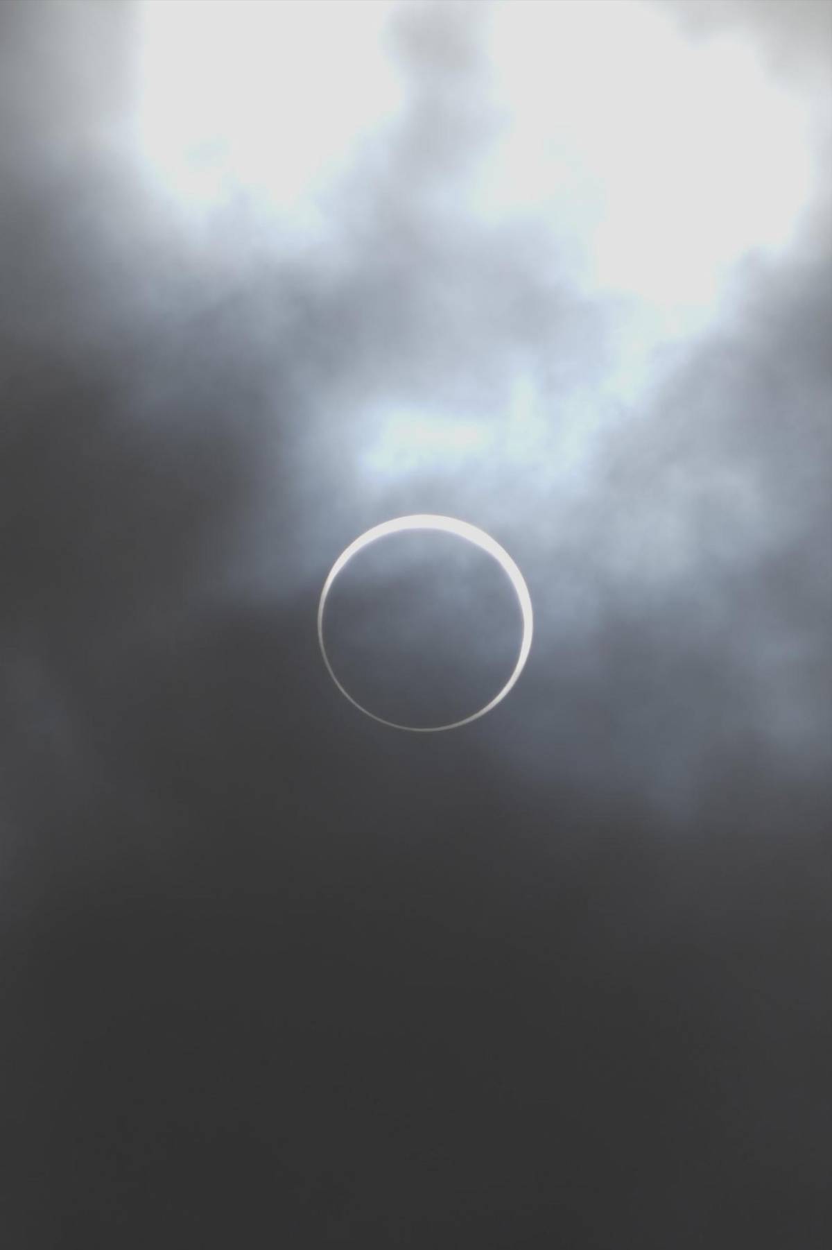 Las impresionantes fotos del eclipse que mostró su “anillo de fuego”: anuncian otro para 2024