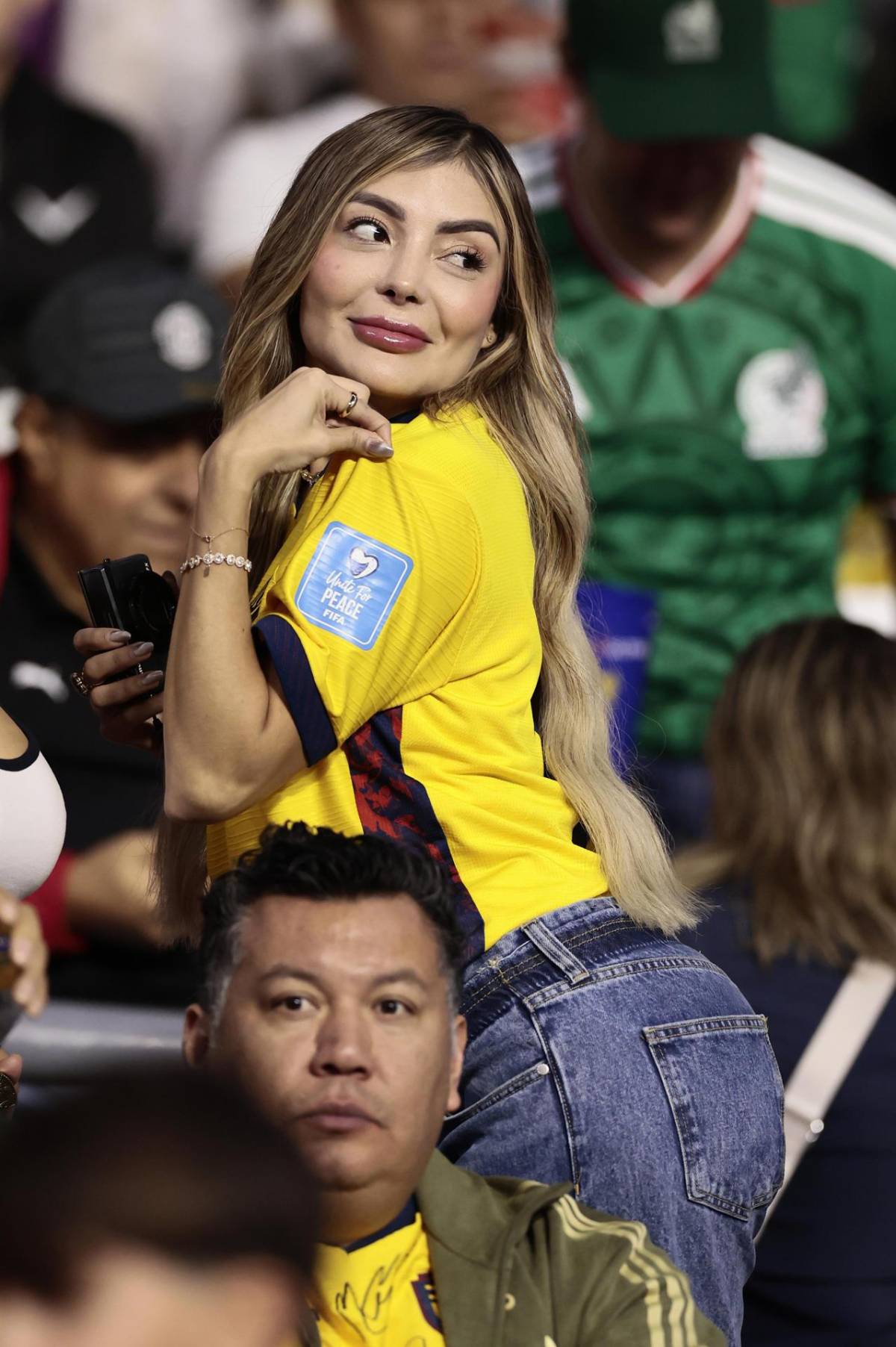 Microsismo por gol de México, fiestón en el Azteca y dolorosa imagen