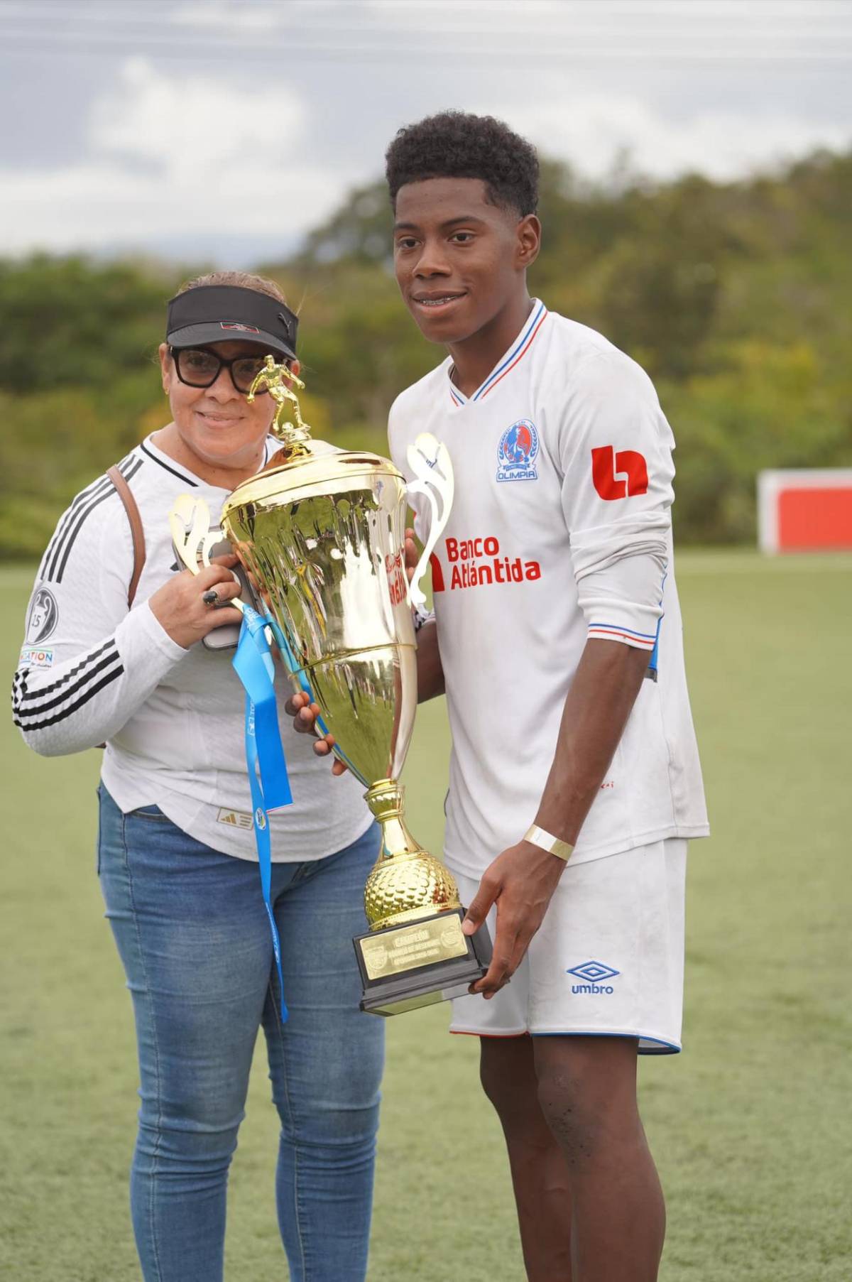 ¿Real Madrid o Barcelona? ¿Messi o Cristiano Ronaldo? Los detalles desconocidos de la vida de Dereck Moncada, la perla del Olimpia