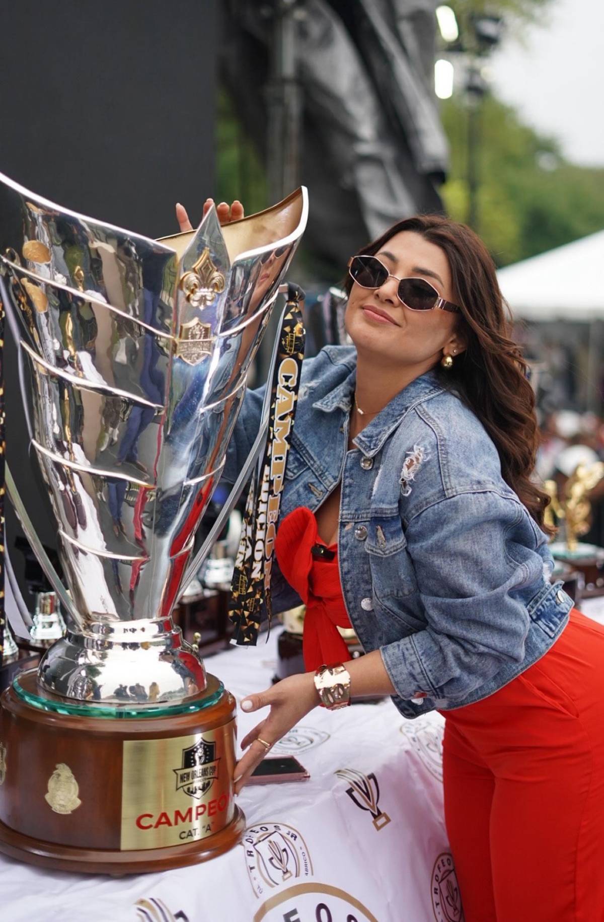 Milagro Flores roba suspiros en Estados Unidos: la presentadora y los exjugadores que asistieron a la New Orleans Cup