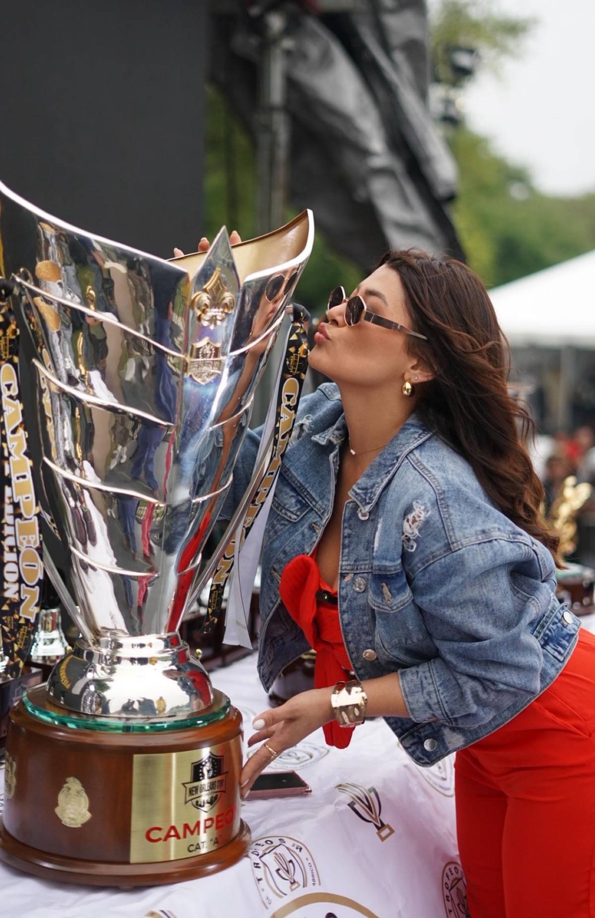 Milagro Flores roba suspiros en Estados Unidos: la presentadora y los exjugadores que asistieron a la New Orleans Cup