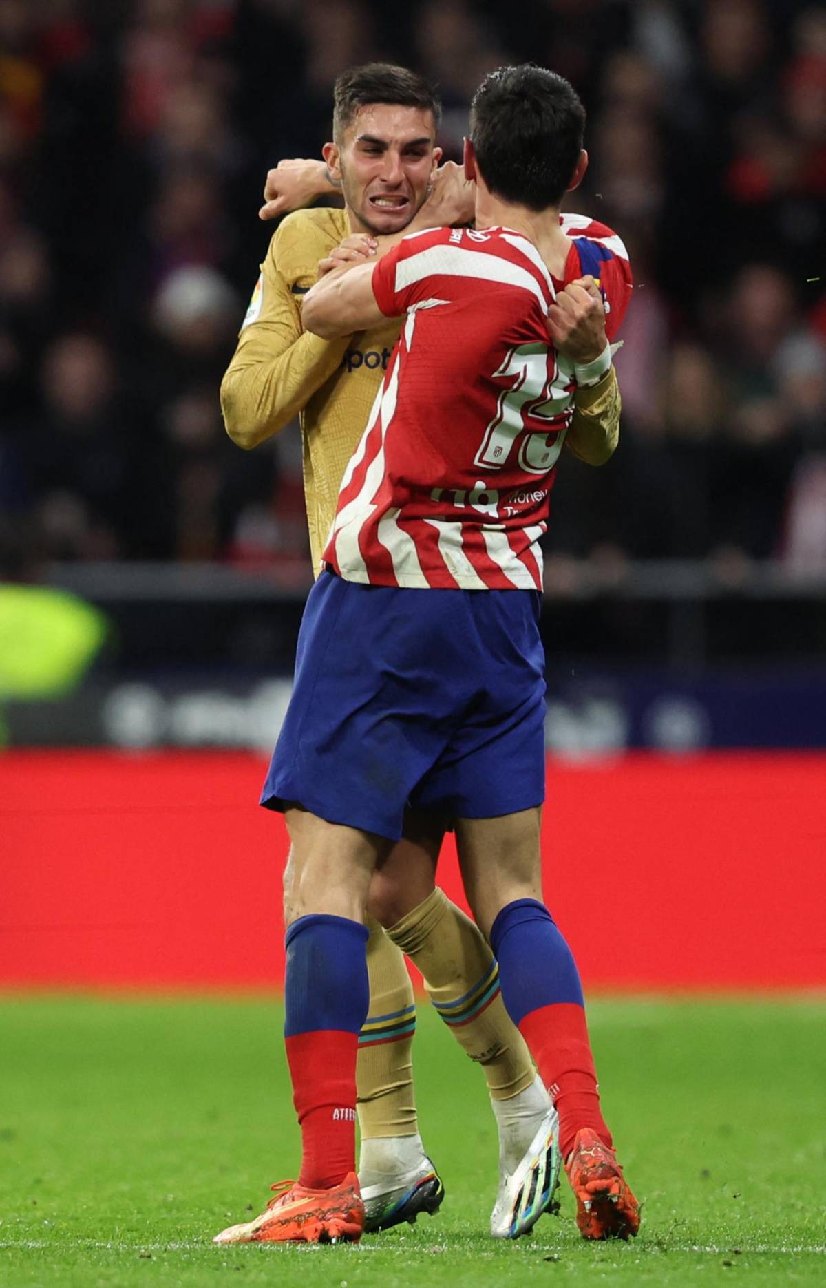 No se vio en TV: la insólita pelea a lo UFC entre Ferran y Savic, el milagro de Ronald Araújo y la bronca del Cholo Simeone