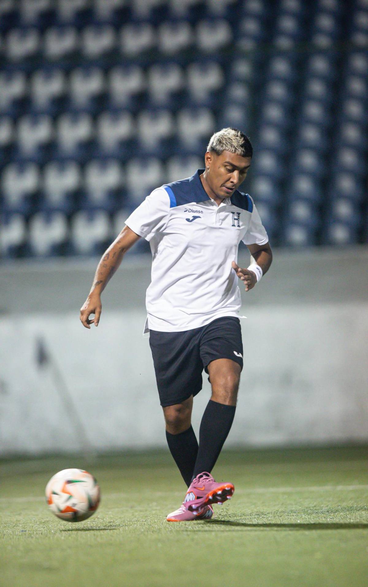 Primi Maradiaga dirigiendo a la 'H' tiktokera, el look de Brayan La Playa y nuevo portero ante Nicaragua