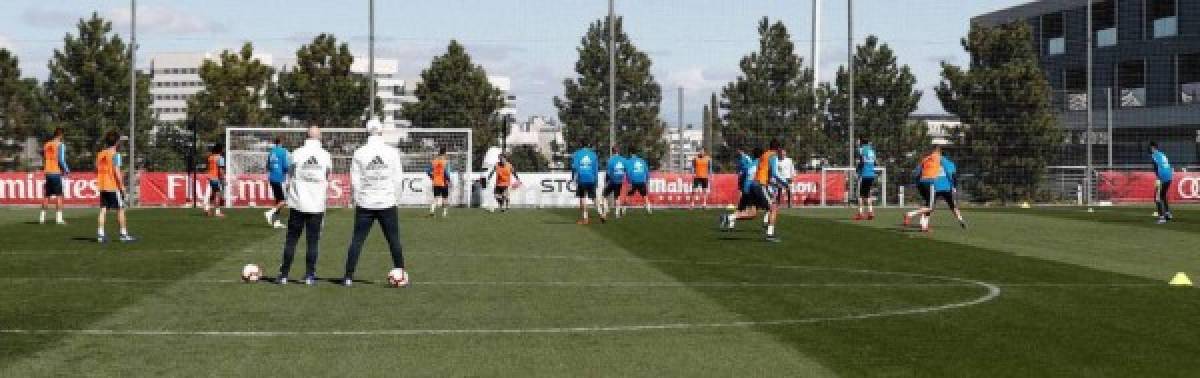 FOTOS: El cariño a Benzema, la primera charla y el aplauso a Ramos en el primer entrenamiento de Zidane en el Real Madrid