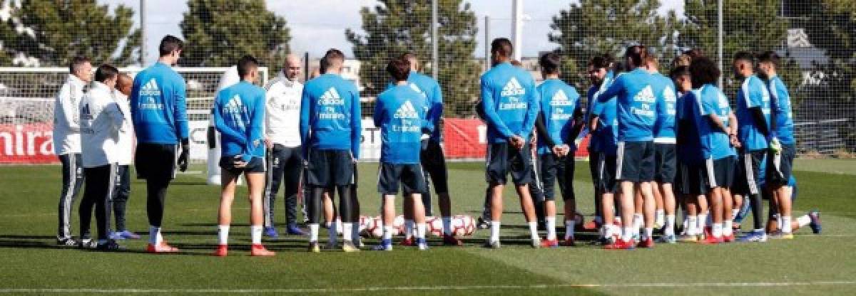 FOTOS: El cariño a Benzema, la primera charla y el aplauso a Ramos en el primer entrenamiento de Zidane en el Real Madrid