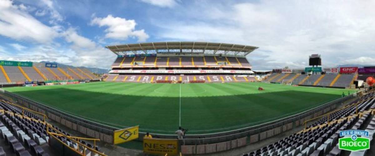 FOTOS: Así evacuaron los miles de aficionados del Saprissa tras la amenaza de bomba