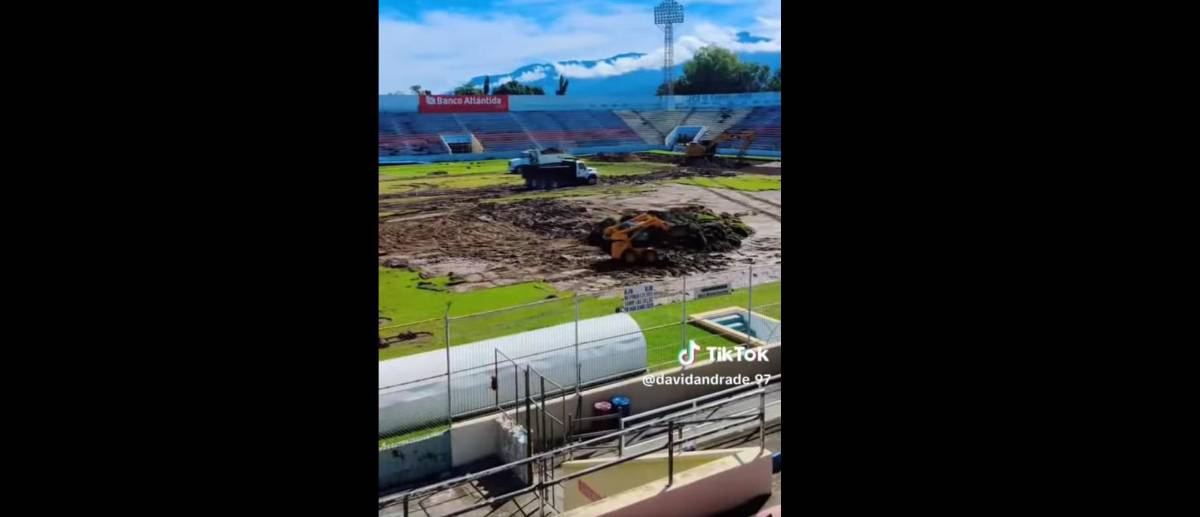 Así avanzan los trabajos de cambio de grama en el estadio Municipal Ceibeño ¿Cuánto es la inversión?
