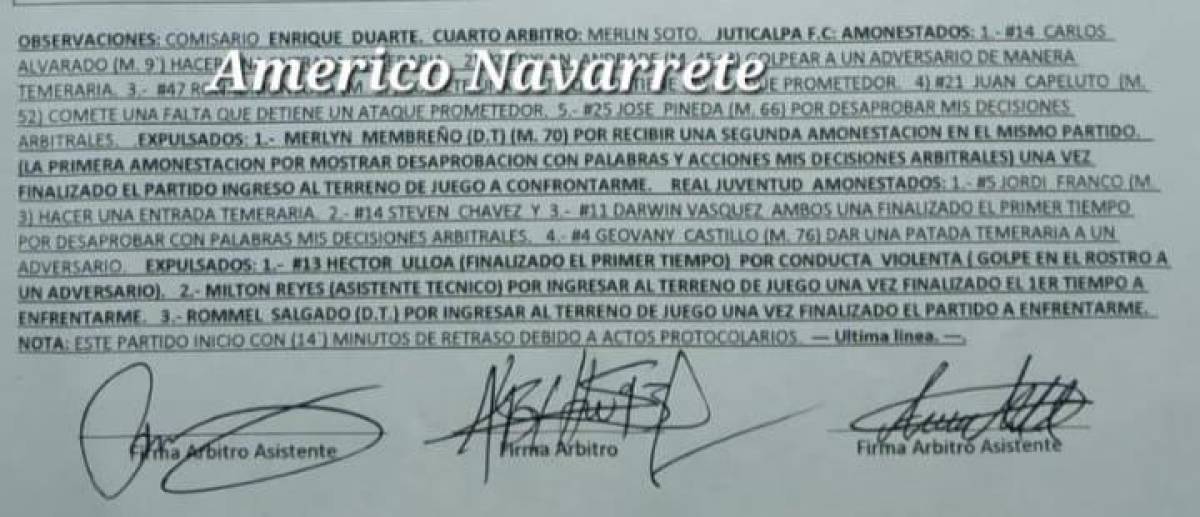 El acta arbitral firmada por la cuarteta arbitral del partido. Foto: Américo Navarrete).