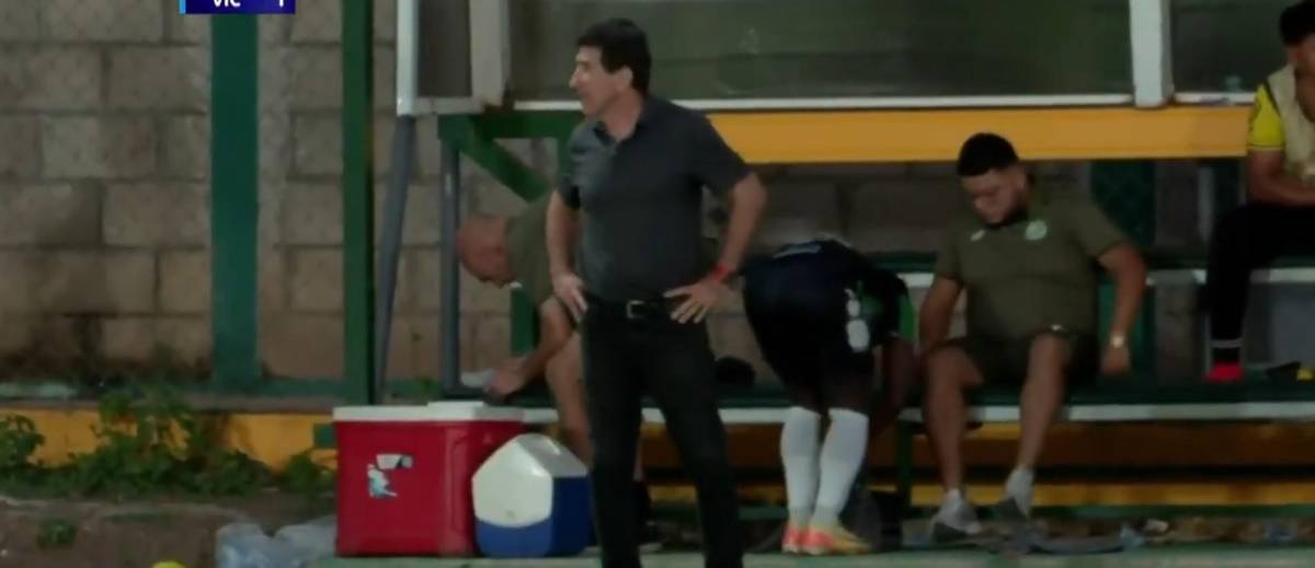 El pésimo engramado que llega hasta las rodillas, el enojo de Héctor Vargas con camarógrafos y cuándo se jugará el Juticalpa-Victoria