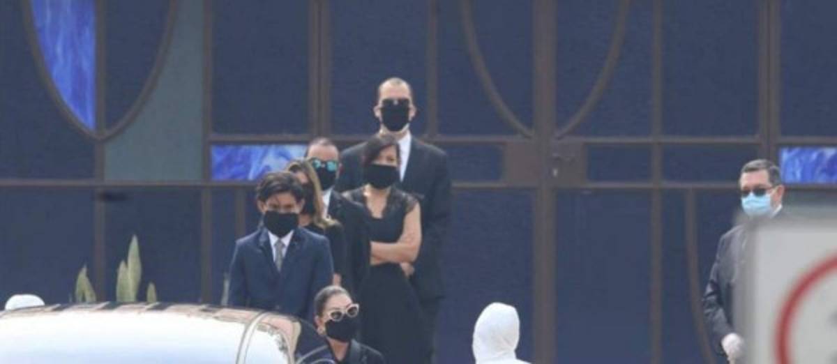 Solo con sus familiares: Así fue el entierro de Rafael Callejas en Tegucigalpa