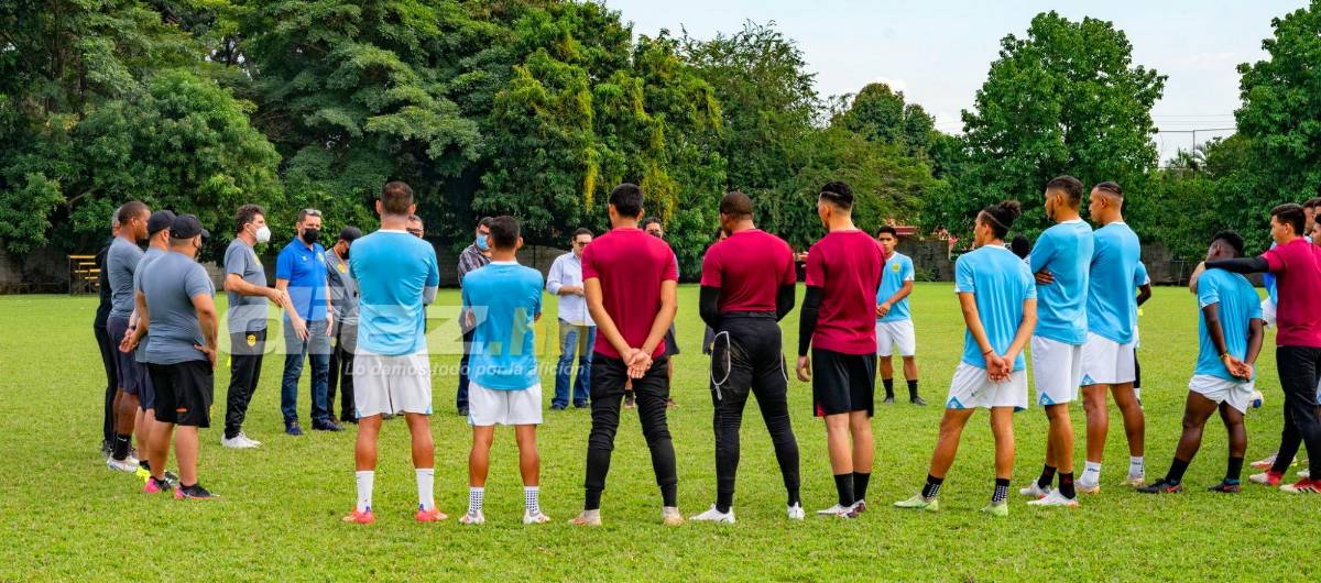 Así fue el primer día de Héctor Vargas con Real España; los ‘regalos’, el café, sus ayudantes y la charla