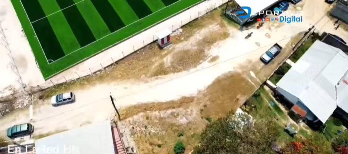 Después de ser un tierrero a esto: Inauguran hermoso campo de fútbol sinténtico en Marcala, La Paz