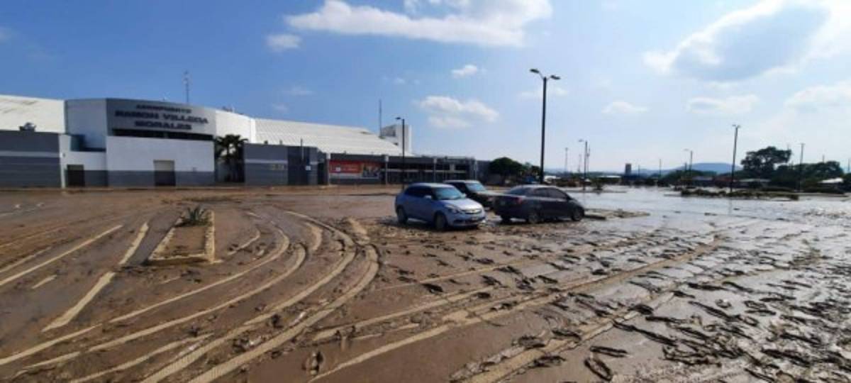 ¿Cuánto tardarán en habilitarlo? Así luce el aeropuerto de San Pedro Sula tras el paso de Eta