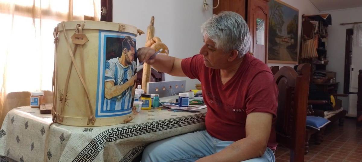 La travesía de un barbero que se fue en bicicleta hasta la casa de Messi en París: la actitud de Antonela Roccuzzo y el regalo que le dejó al crack argentino