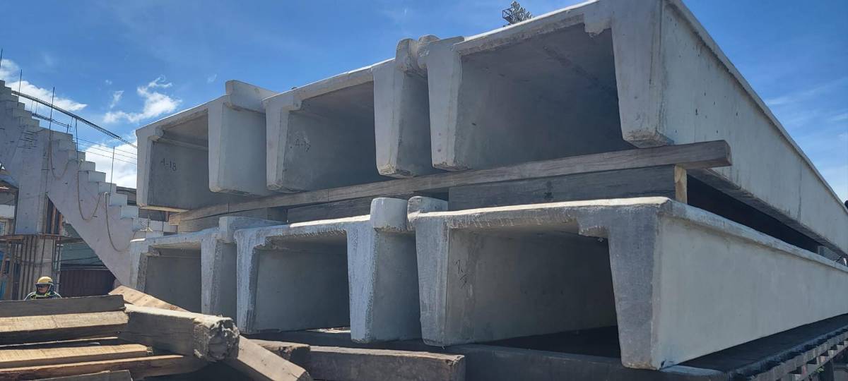 Así comienzan los trabajos de instalación de las nuevas graderías del sector de Sol del estadio Nacional Chelato Uclés