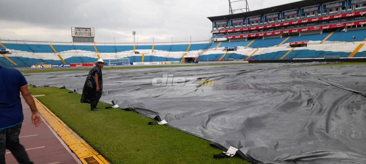 ¡A ponerle la lona de emergencia! Así luce el estadio Olímpico previo al juego de Honduras ante Curazao