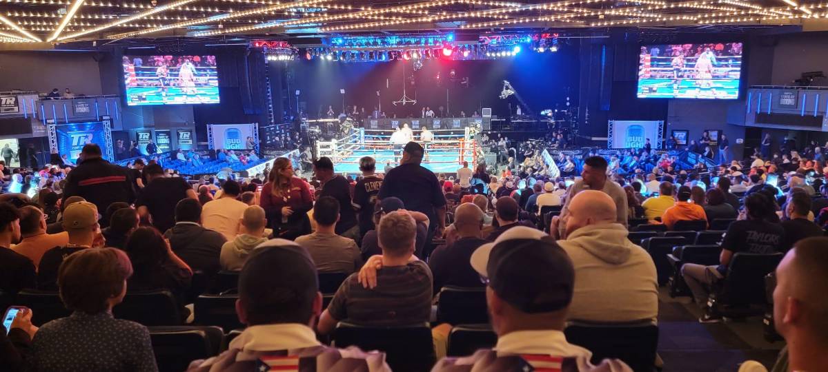 Por Honduras: Los fieles seguidores de Teófimo López, la hermosa pareja de Josh Taylor y habrá llenazo en el Madison Square Garden