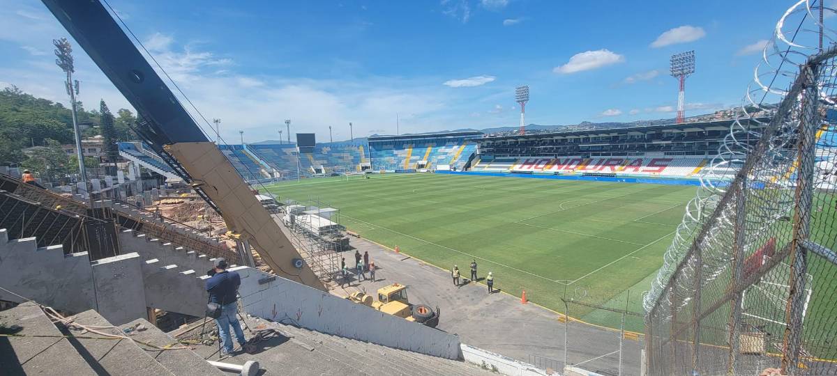 Así comienzan los trabajos de instalación de las nuevas graderías del sector de Sol del estadio Nacional Chelato Uclés