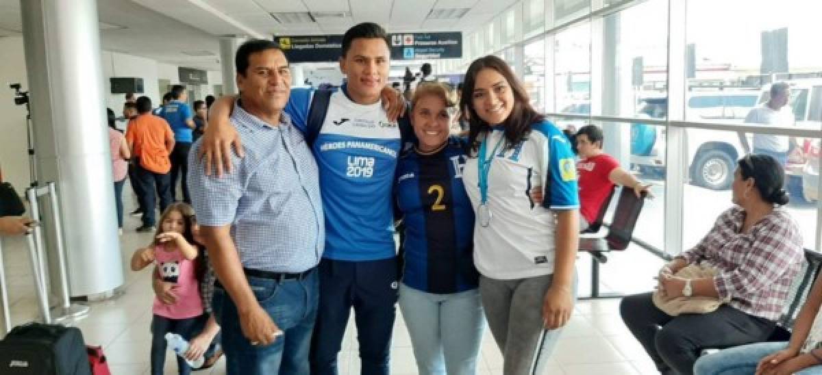 FOTOS: Familiares, novias y hasta un perro, así recibieron a la Sub-23 de Honduras