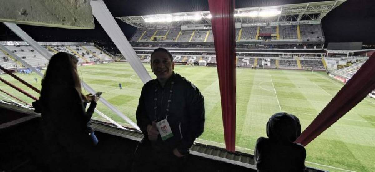 Ambiente del Saprissa-Motagua; Aficionados del Ciclón y esposa de Emilio en el estadio