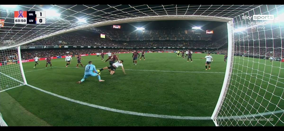 Kervin Arriaga perdió el derbi ante Valencia: el 'castigo' que recibió por su DT y el golazo de chilena que no pudo parar