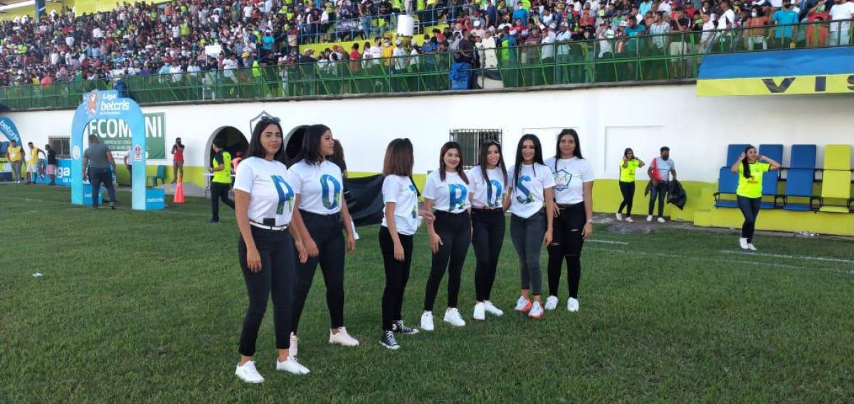 Olimpia causa locura en Olancho: Pedro Troglio se deja querer por la afición, bellas modelos de la batucada y caballos de raza