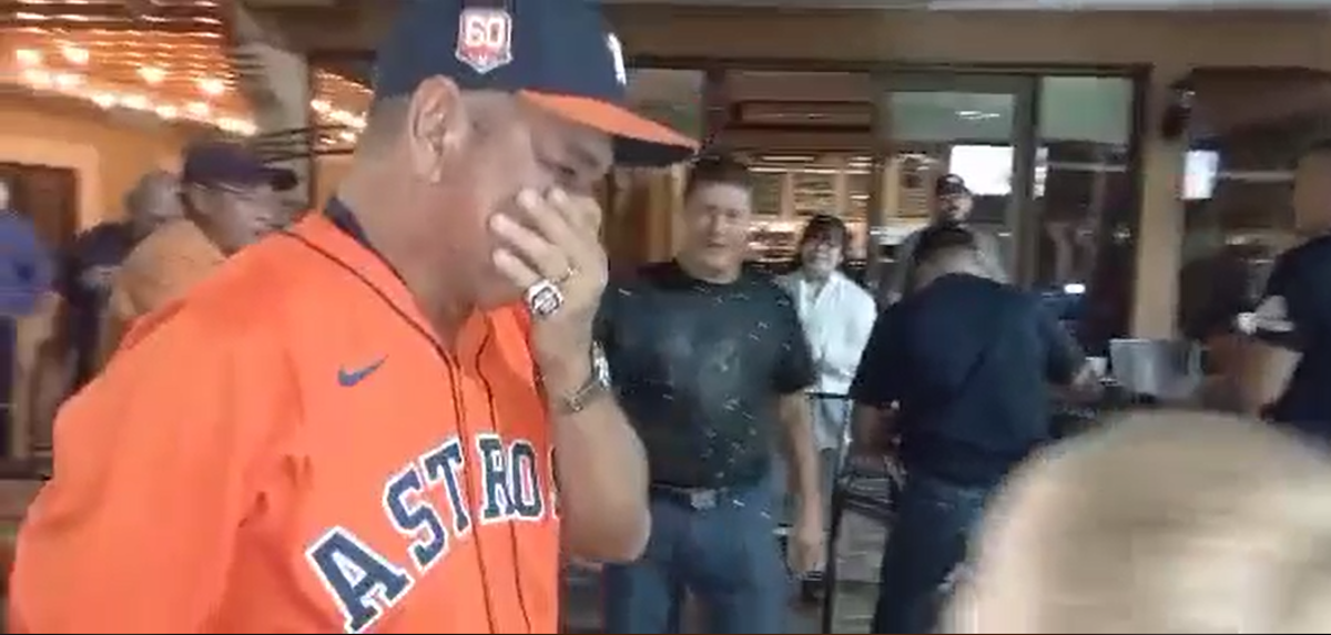 Muy emotivo: padre de Mauricio Dubón rompe en llanto celebrando la Serie Mundial en Tegucigalpa con seres queridos