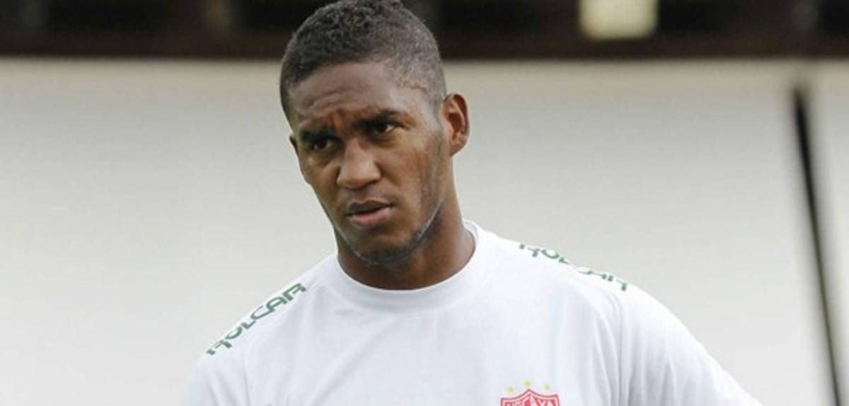 A Brayan Beckeles ya se le sale lo mexicano