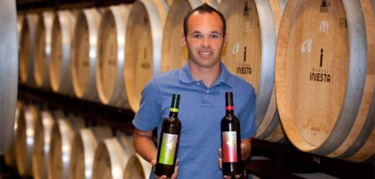 ¡Exitosos! Futbolistas triunfan dentro y fuera de la cancha