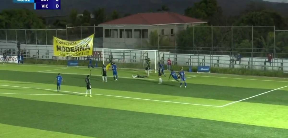 El pésimo engramado que llega hasta las rodillas, el enojo de Héctor Vargas con camarógrafos y cuándo se jugará el Juticalpa-Victoria